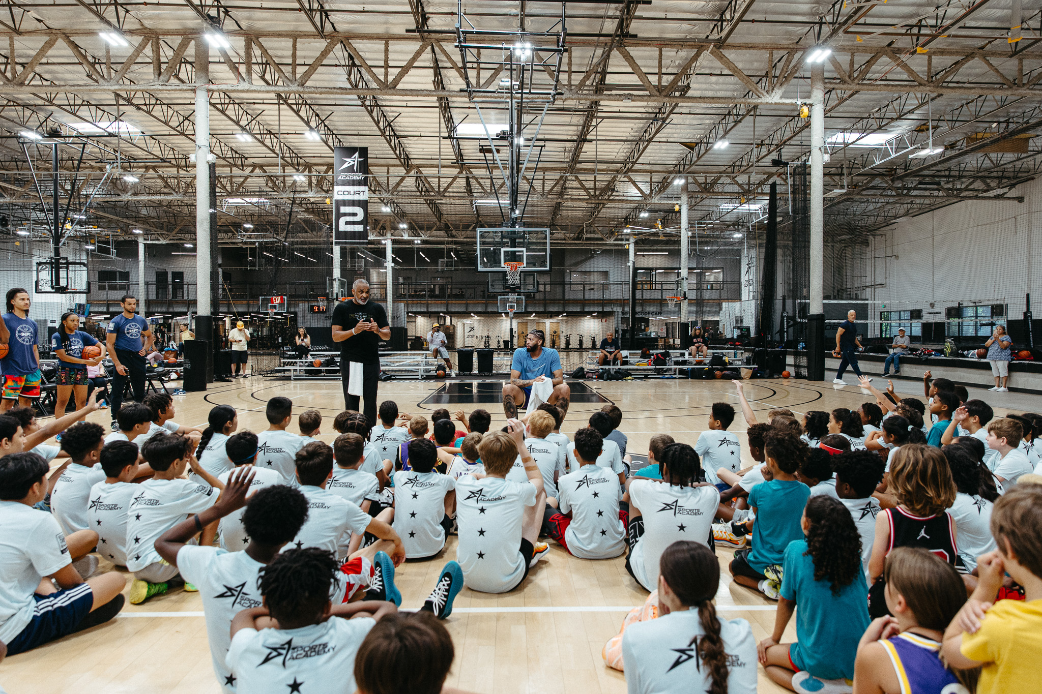 Anthony Davis dari Lakers Berbagi Kebijaksanaan di Sports Academy Camp